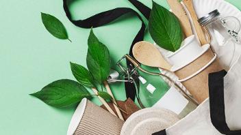 Photo of recyclable kitchen items in a cloth holdall bag