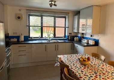 Kitchen (angle 1)