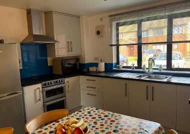 Kitchen (angle 2)