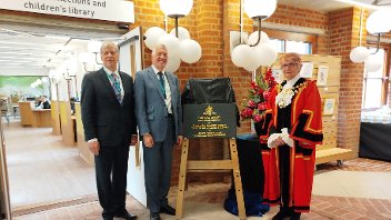 The Mayor of Hillingdon, Leader of the Council, Cllr Ian Edwards and Cllr Eddie Lavery officially open the new Uxbridge Library