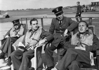 Polish pilots waiting at readiness